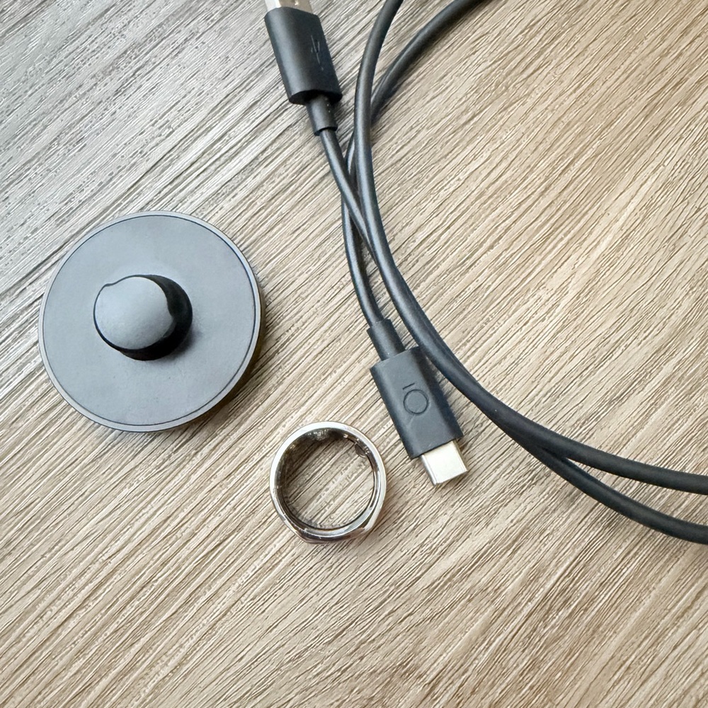 Silver Oura Ring with Charger